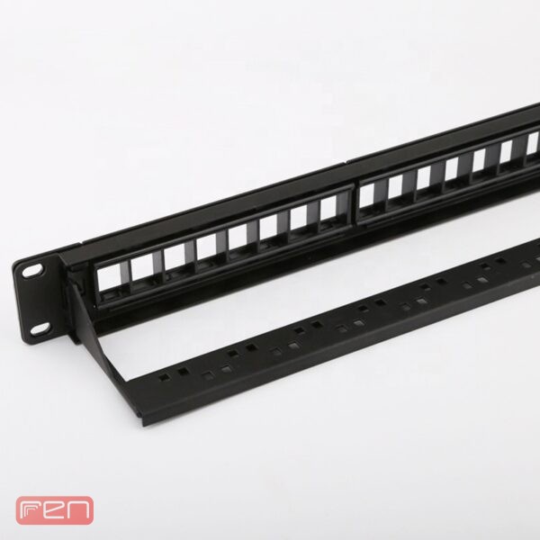 فریم پچ پنل ۲۴ پورت UTP مناسب کیستون‌های استاندارد RJ45